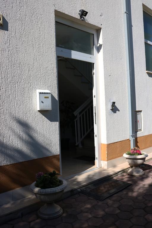 Guest House Ivo Stobrec Bagian luar foto