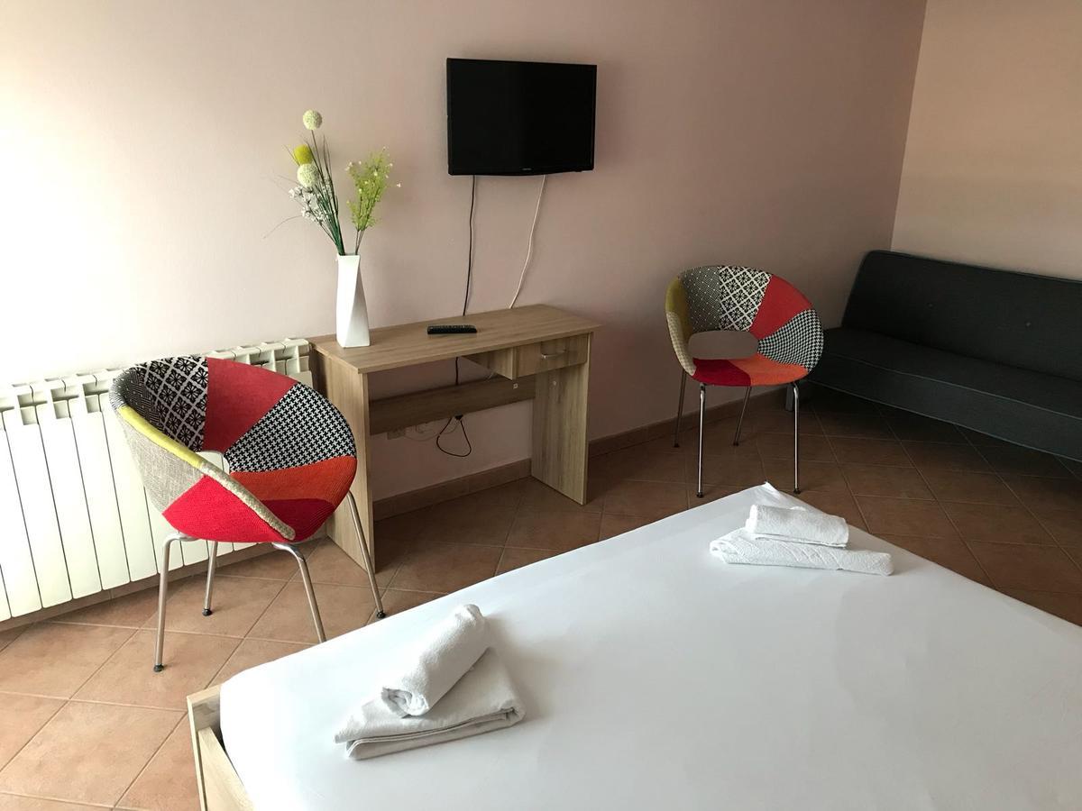Guest House Ivo Stobrec Bagian luar foto
