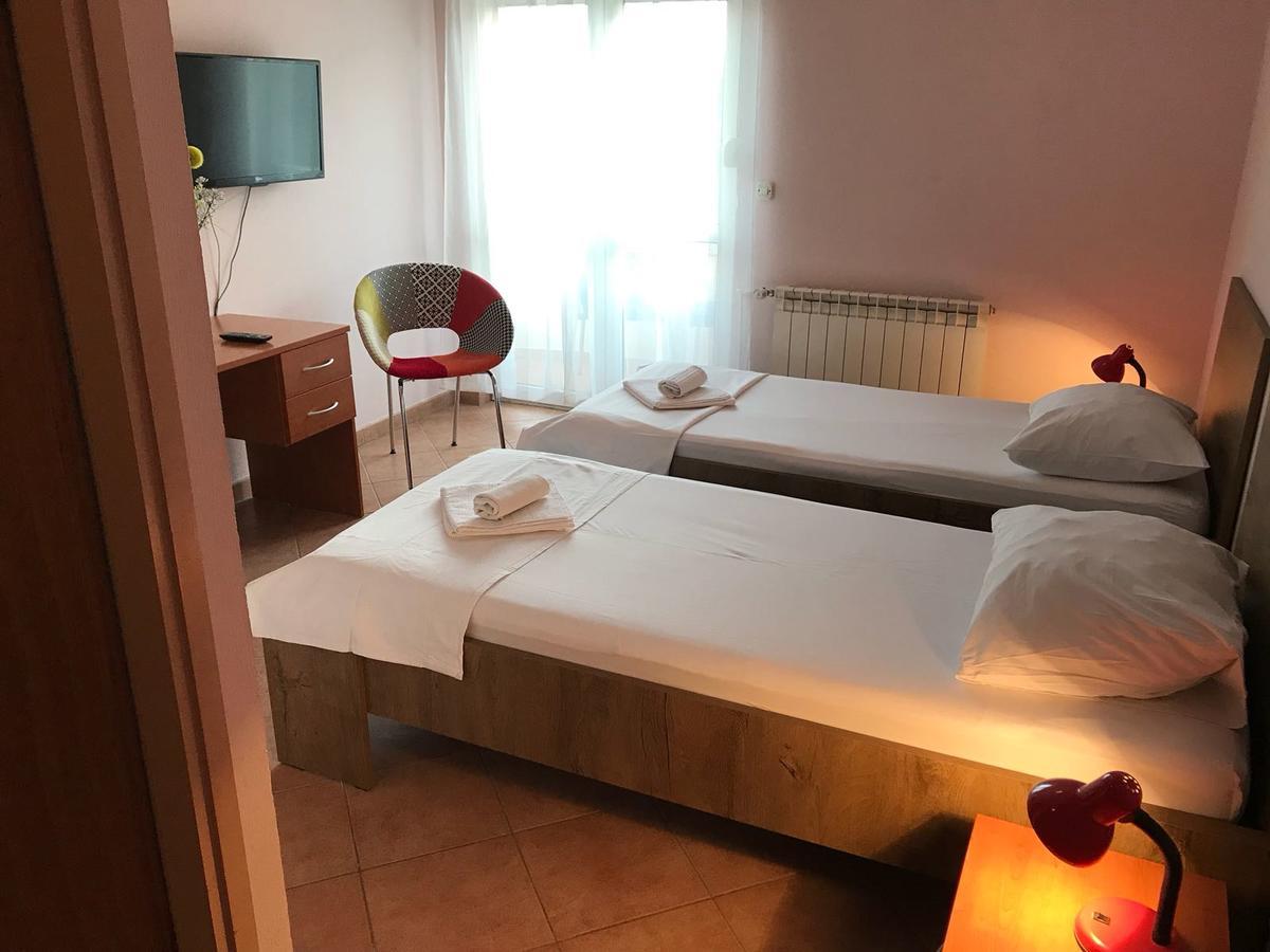 Guest House Ivo Stobrec Bagian luar foto