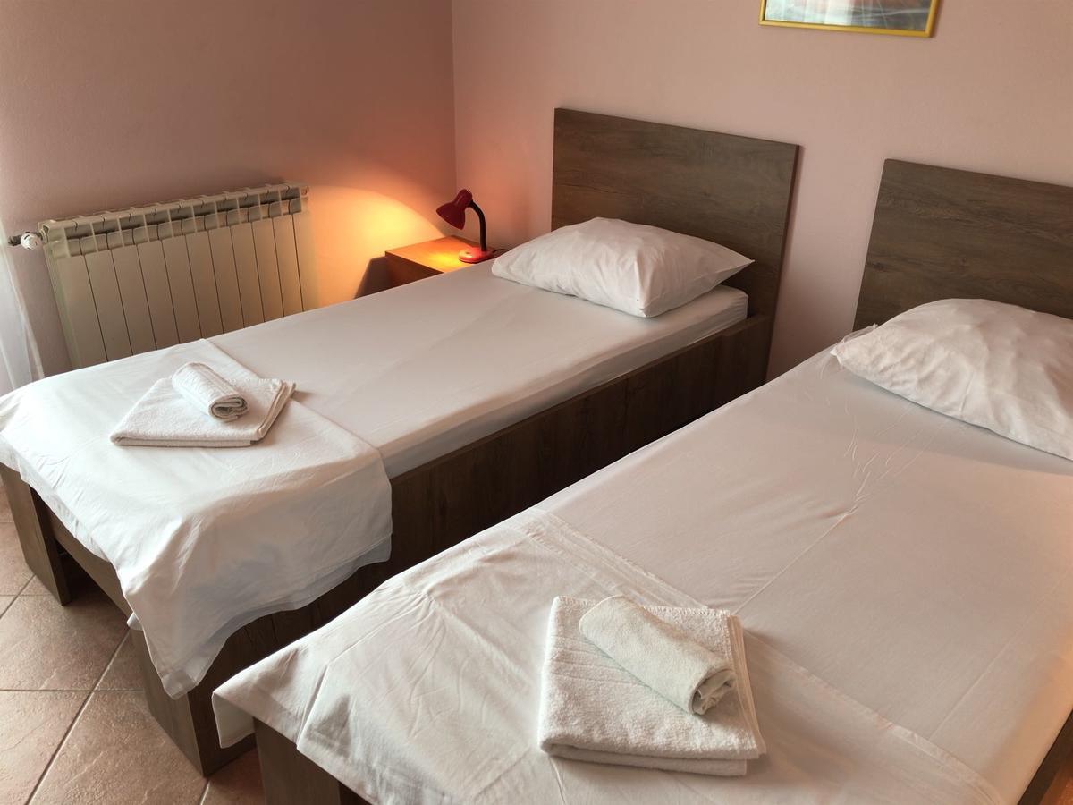 Guest House Ivo Stobrec Bagian luar foto