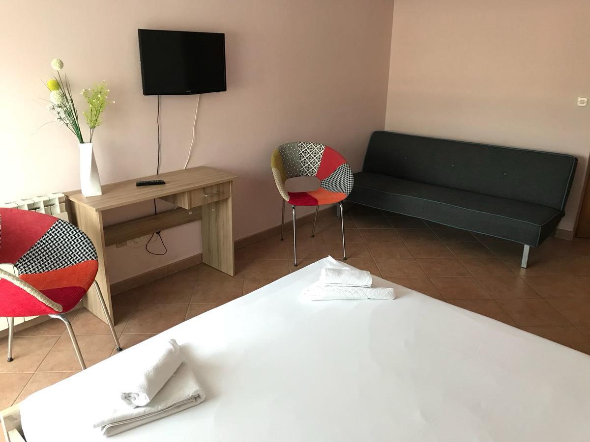 Guest House Ivo Stobrec Bagian luar foto