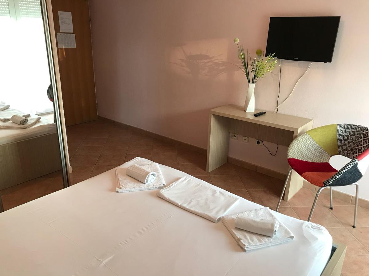 Guest House Ivo Stobrec Bagian luar foto