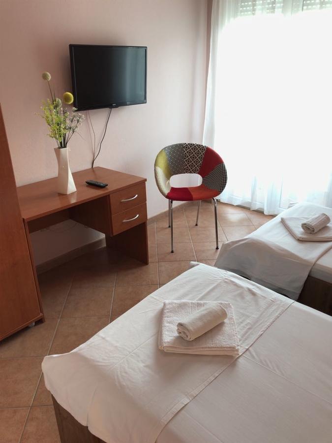 Guest House Ivo Stobrec Bagian luar foto